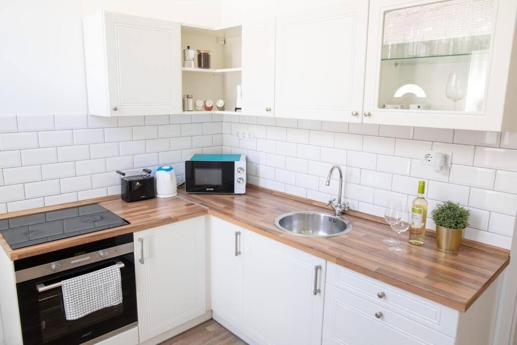 N28 Studio Next To Andrassy Boulevard. Budapest Exteriör bild